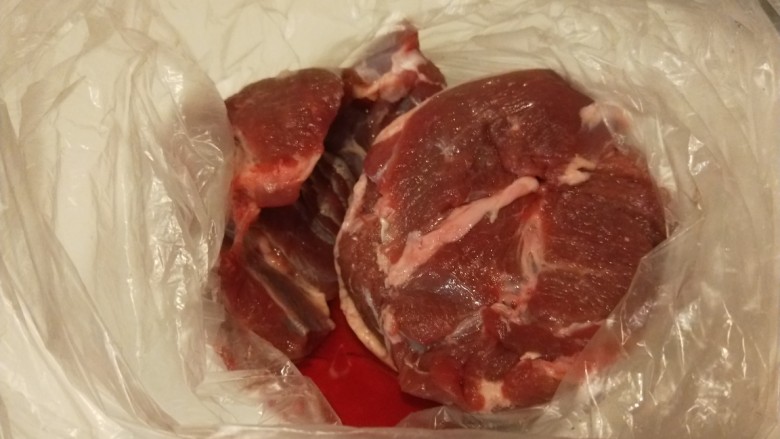 手撕牛肉干,家里有现成的牛肉解冻了?