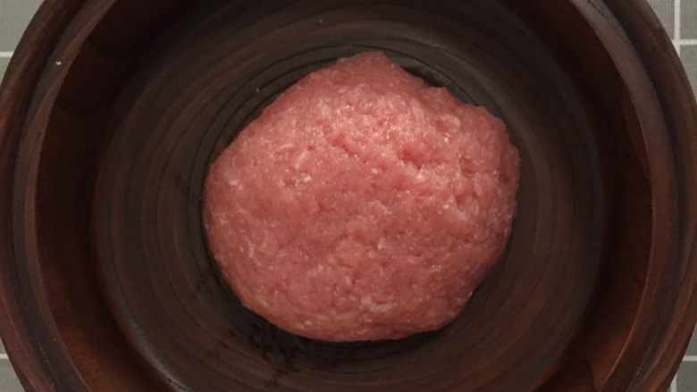 蜜汁猪肉脯,将<a style='color:red;display:inline-block;' href='/shicai/ 11224'>猪里脊</a>剁成肉泥
