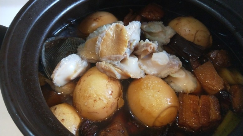 红烧肉鲍鱼炖蛋,鲍鱼不易过长时间。