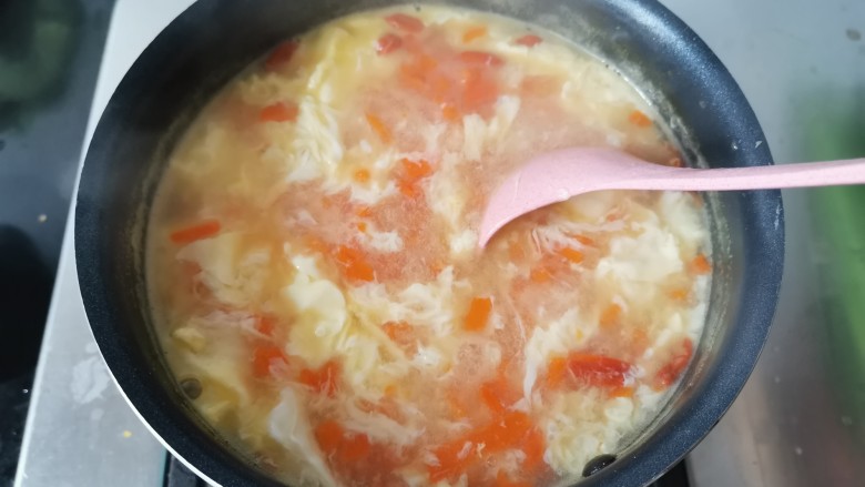南瓜鸡蛋羹,这样一锅香甜幼滑,又有营养的南瓜鸡蛋羹就做好了。大人孩子都爱喝,有营养易消化。