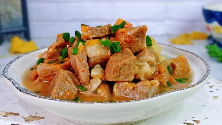 牛腩萝卜汤,牛肉营养丰富,好吃不胖,连汤带肉可以一起吃,特别好吃~