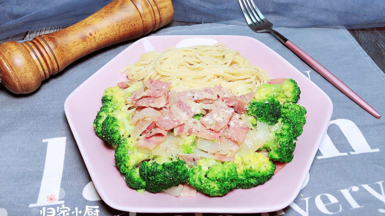 黑胡椒意大利面,吃起来吧!