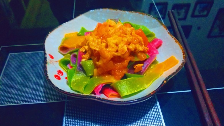 春节彩虹面片,来一盘<a style='color:red;display:inline-block;' href='/shicai/ 59'>番茄</a>彩虹面吧,孩子的最爱。