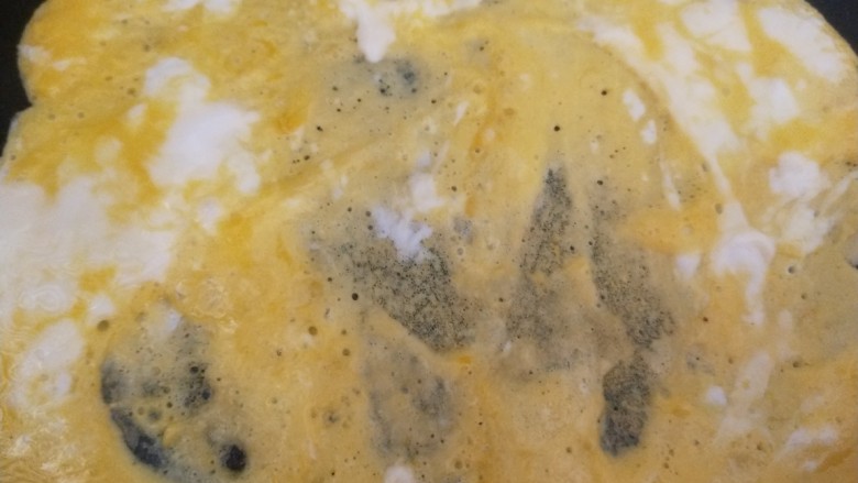 鸡蛋炒年糕,平底锅煎成鸡蛋饼?
