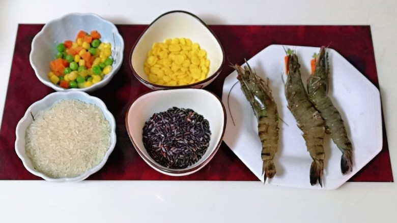 黑米红豆粥,准备食材,量可以根据个人胃口增加。