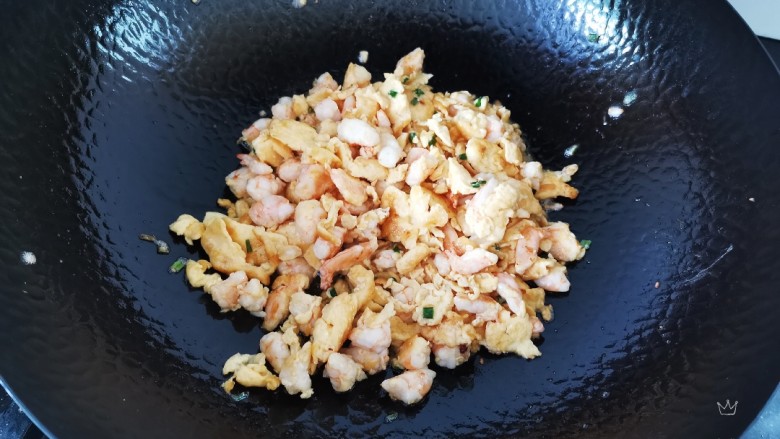 虾仁跑蛋,爆炒出香味,出锅