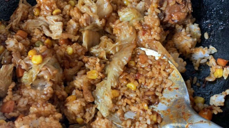 韩式泡菜炒饭,翻炒完成