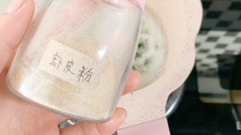 8个月加宝宝辅食:猪肉菠菜碎面,加入一点自制的虾皮粉提鲜