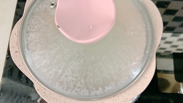 8个月加宝宝辅食:猪肉菠菜碎面,煮面2分钟后关火焖1分钟