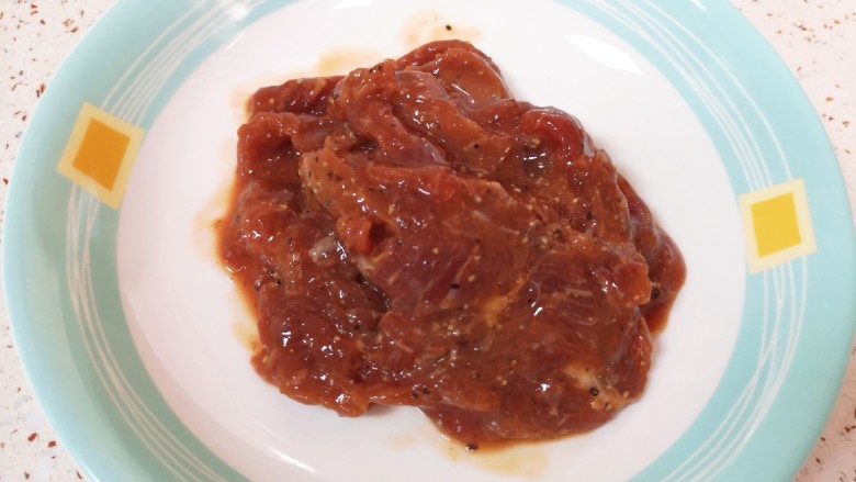 杏鲍菇炒牛肉,买的冷冻的<a style='color:red;display:inline-block;' href='/shicai/ 7396'>黑椒牛柳</a>,常温解冻。