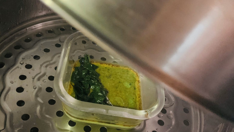 菠菜鸡蛋羹,再放入锅,用余热闷2分钟