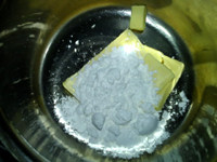 旺仔小馒头,<a style='color:red;display:inline-block;' href='/shicai/ 887'>黄油</a>放室温软化,加入糖粉