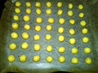 旺仔小馒头,摆入烤盘,