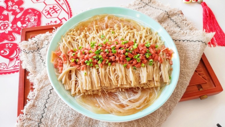 粉丝蒸金针菇,味道也是棒棒哒!。