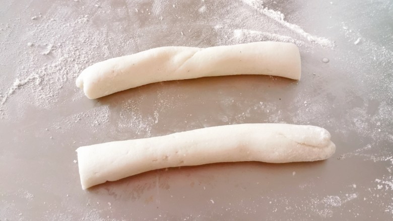 红豆汤圆,搓成条状