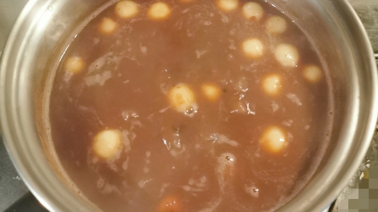 红豆汤圆,煮至汤圆漂浮起来 已经熟了