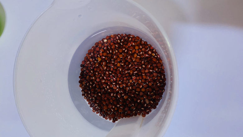 红豆汤圆,浸泡4个小时;