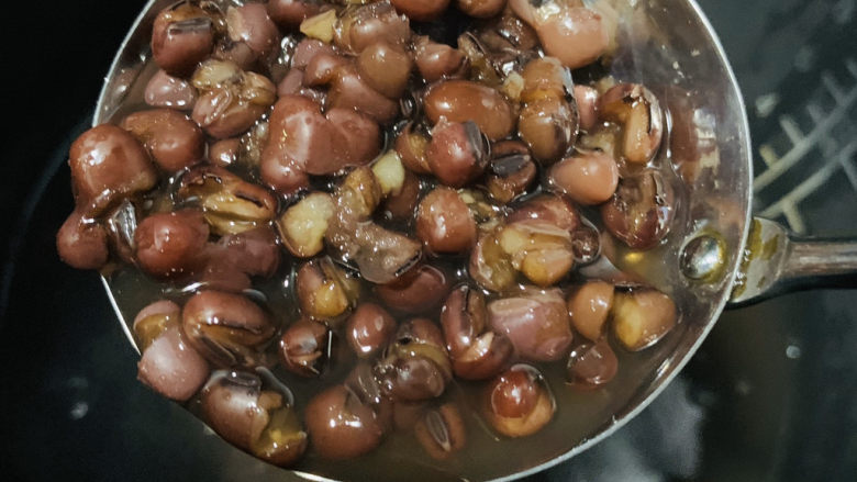 红豆汤圆,红豆已煮好;
