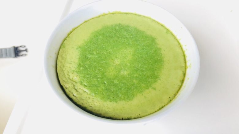 菠菜鸡蛋羹(两个版本),这个比较细腻