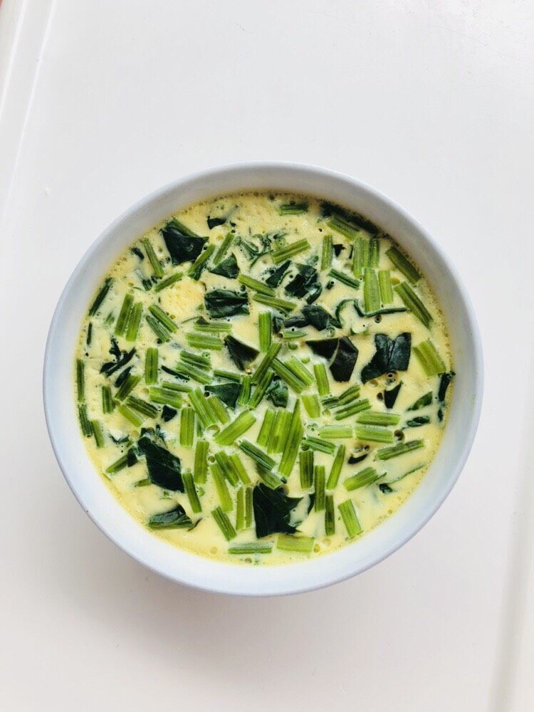 菠菜鸡蛋羹(两个版本),这个稍微粗一点,但菠菜的口感很软,没有菜渣的感觉,可以尝试。