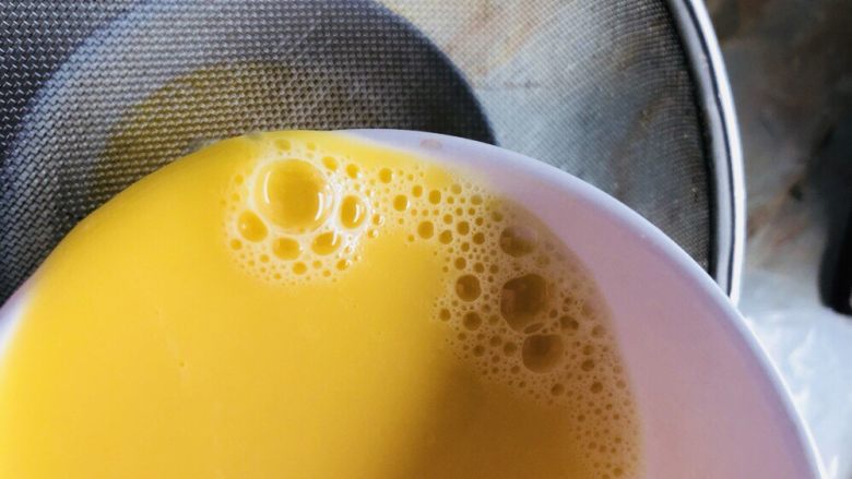 菠菜鸡蛋羹(两个版本),过滤一下更细腻