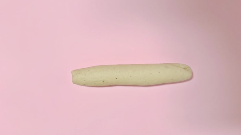 小月龄宝宝零食:红枣山药磨牙棒,在硅胶垫上搓成长条