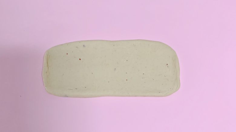 小月龄宝宝零食:红枣山药磨牙棒,擀成2厘米厚的薄片(宽度要擀成宝宝容易捂住的宽度)