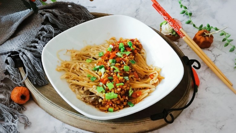 粉丝蒸金针菇,味道很美