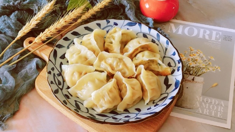 羊肉大葱水饺,装盘即食 我喜欢蘸着醋吃哈