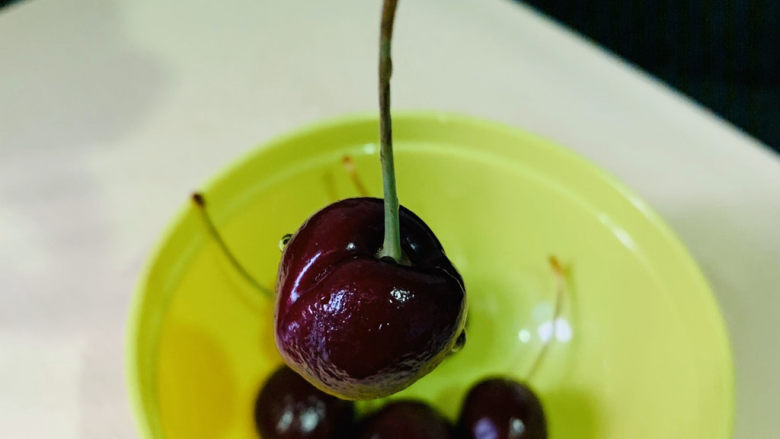 芝士面包片,<a style='color:red;display:inline-block;' href='/shicai/ 600'>樱桃</a>🍒洗净;