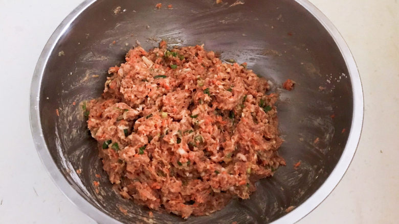 糖醋肉丸,顺着一个方向调匀,上劲儿