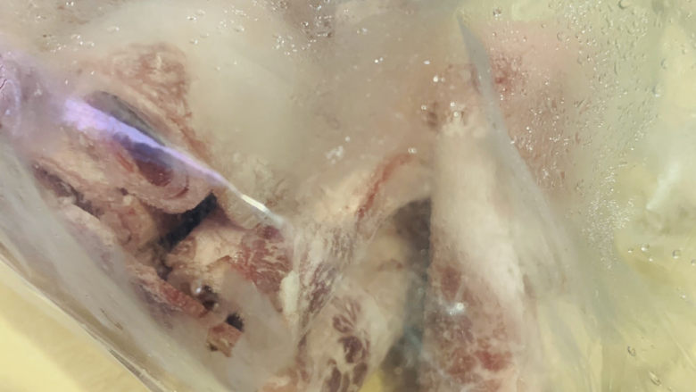 牛肉炖豆腐,准备100可牛肉卷,其余放冰箱继续冷冻;