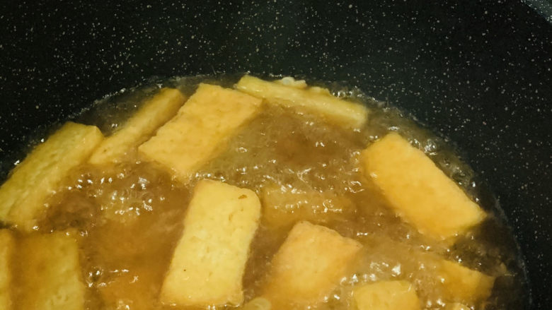 牛肉炖豆腐,将调理搅拌均匀;