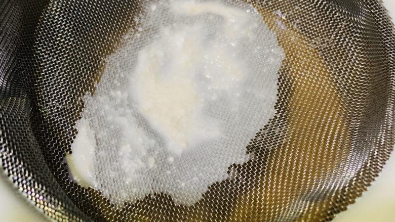 红糖马蹄糕,滤网上的颗粒就不用了;