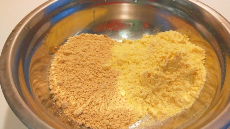 玉米面糊糊,加入玉米粉,黄豆粉。