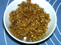 红糖枣香小蛋糕,红枣去核,切碎末,备用