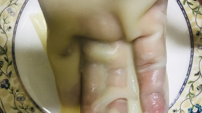 家庭凉皮,揭开,抹掉油防止粘住