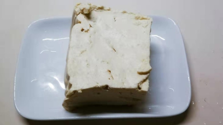 牛肉炖豆腐,<a style='color:red;display:inline-block;' href='/shicai/ 465'>豆腐</a>原本是一大块 一斤重 本菜取一半量