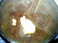 低脂红枣蛋糕,加入<a style='color:red;display:inline-block;' href='/shicai/ 887'>黄油</a>,搅拌至融化