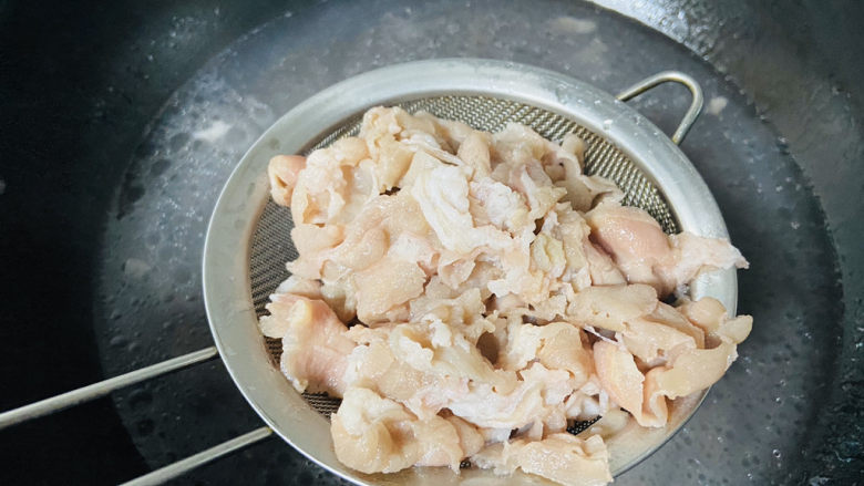 牛肉炖豆腐,沥干水分