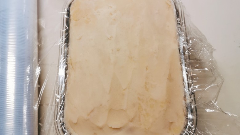 芸豆糕,再铺上一层白色芸豆沙 共3层