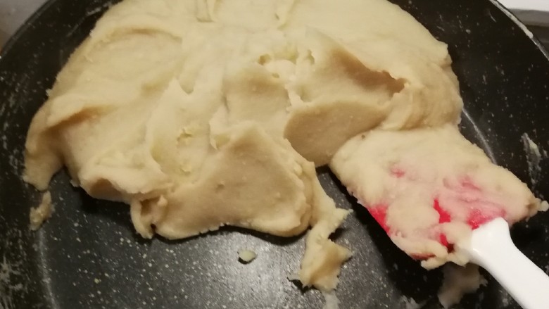 芸豆糕,炒至软硬适中即可关火