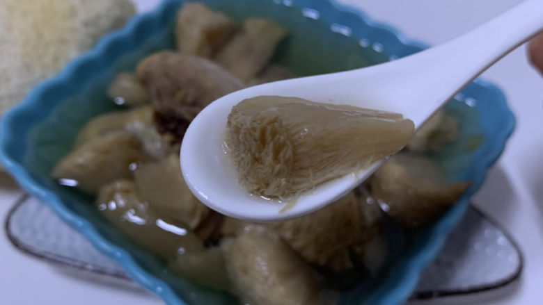 猴头菇鸡汤,鲜香的猴头菇鸡汤;