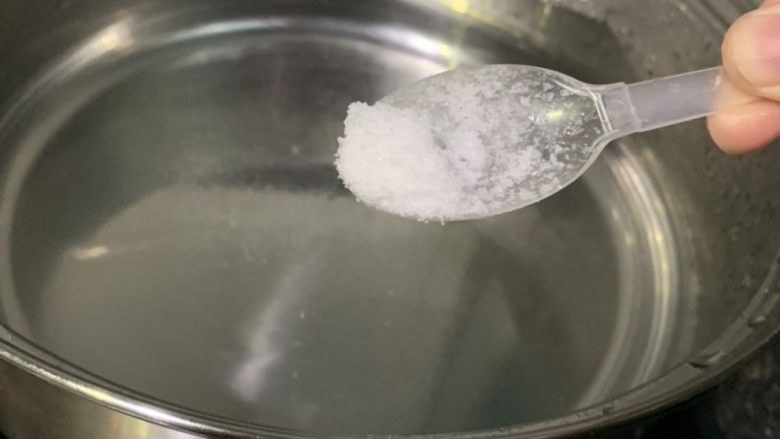 猴头菇鸡汤,汤锅加盐;
