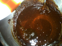 摩卡布朗尼,加入<a style='color:red;display:inline-block;' href='/shicai/ 917'>咖啡</a>,搅拌均匀