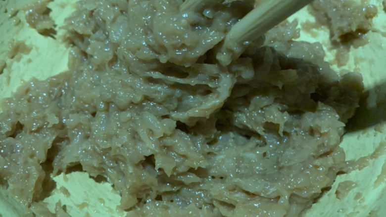 糖醋肉丸,同一方向搅拌均匀;