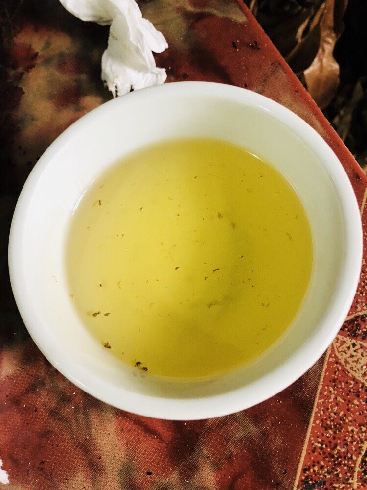 客家小吃:蒜苗粿(葫粄)➕菜头粄,配好的油,隔水化开蜂蜡。