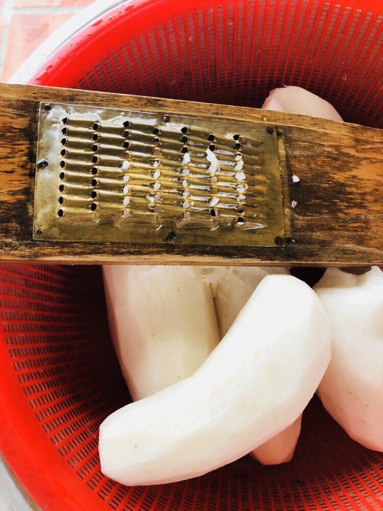客家小吃:蒜苗粿(葫粄)➕菜头粄,<a style='color:red;display:inline-block;' href='/shicai/ 26'>白萝卜</a>去皮