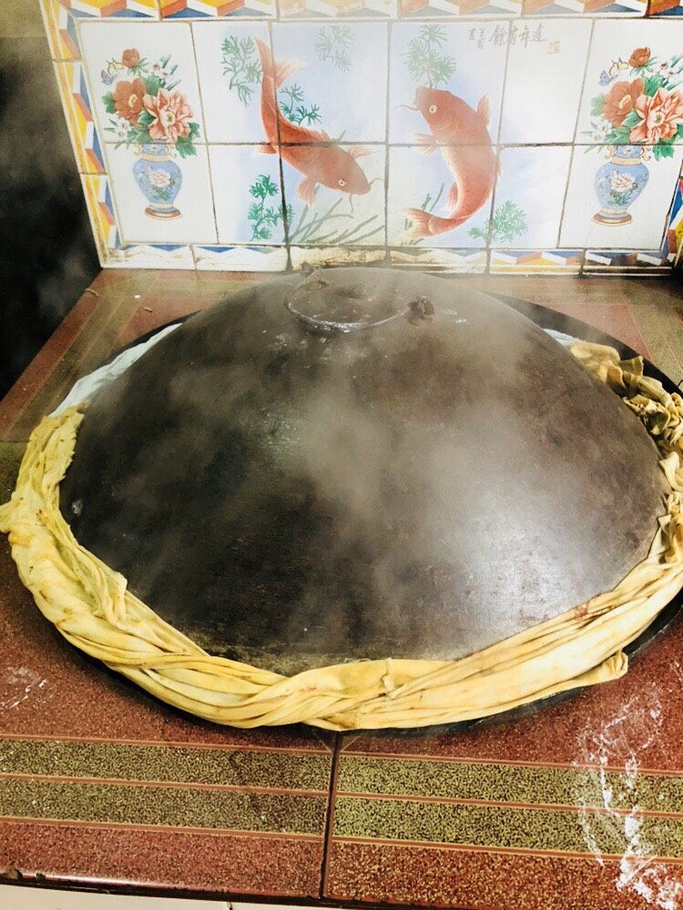 客家小吃:蒜苗粿(葫粄)➕菜头粄,沥干水分的米浆,上锅蒸熟,大概需要一个多小时