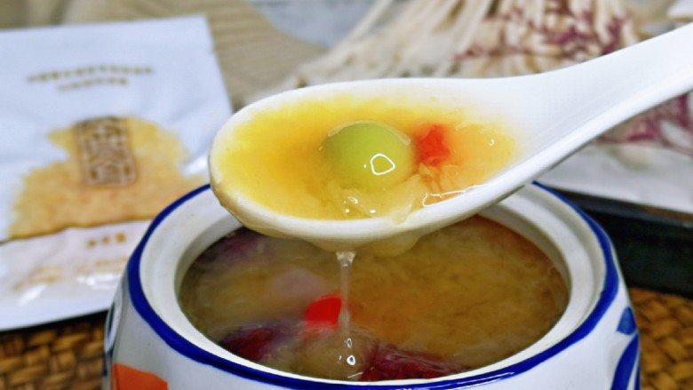 提高免疫力&金燕耳红糖小圆子,满满的胶原蛋,每天一碗,营养均衡。色美肉厚,胶质赞,口感滑嫩,更有饱腹感,想不想吃?